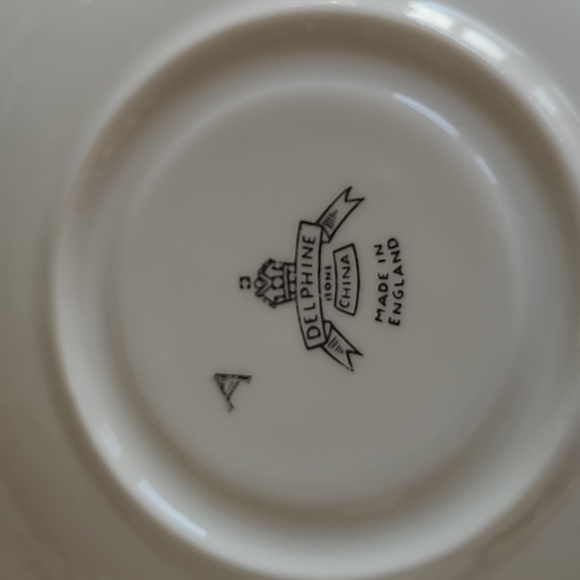 Delphine Bone China Cup & Saucer, England. White Flowers/Green Leaves, Gold Trim - Picture 5 of 5